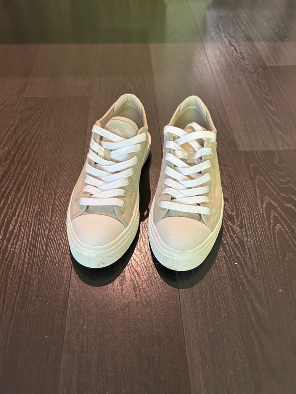 Casual men’s Low-Top Canvas Sneakers in Light Beige